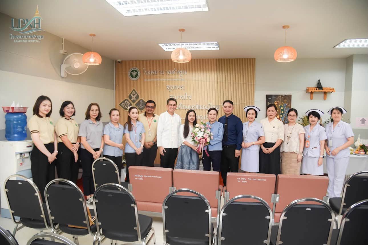 พญ. ลดาวรรณ หาญไพโรจน์ ผู้อำนวยการโรงพยาบาลลำพูน พร้อมด้วยคณะผู้บริหาร แพทย์ พยาบาล และเจ้าหน้าที่ ทำบุญเปิด “กลุ่มงาน แพทย์แผนไทยและการแพทย์ทางเลือก”