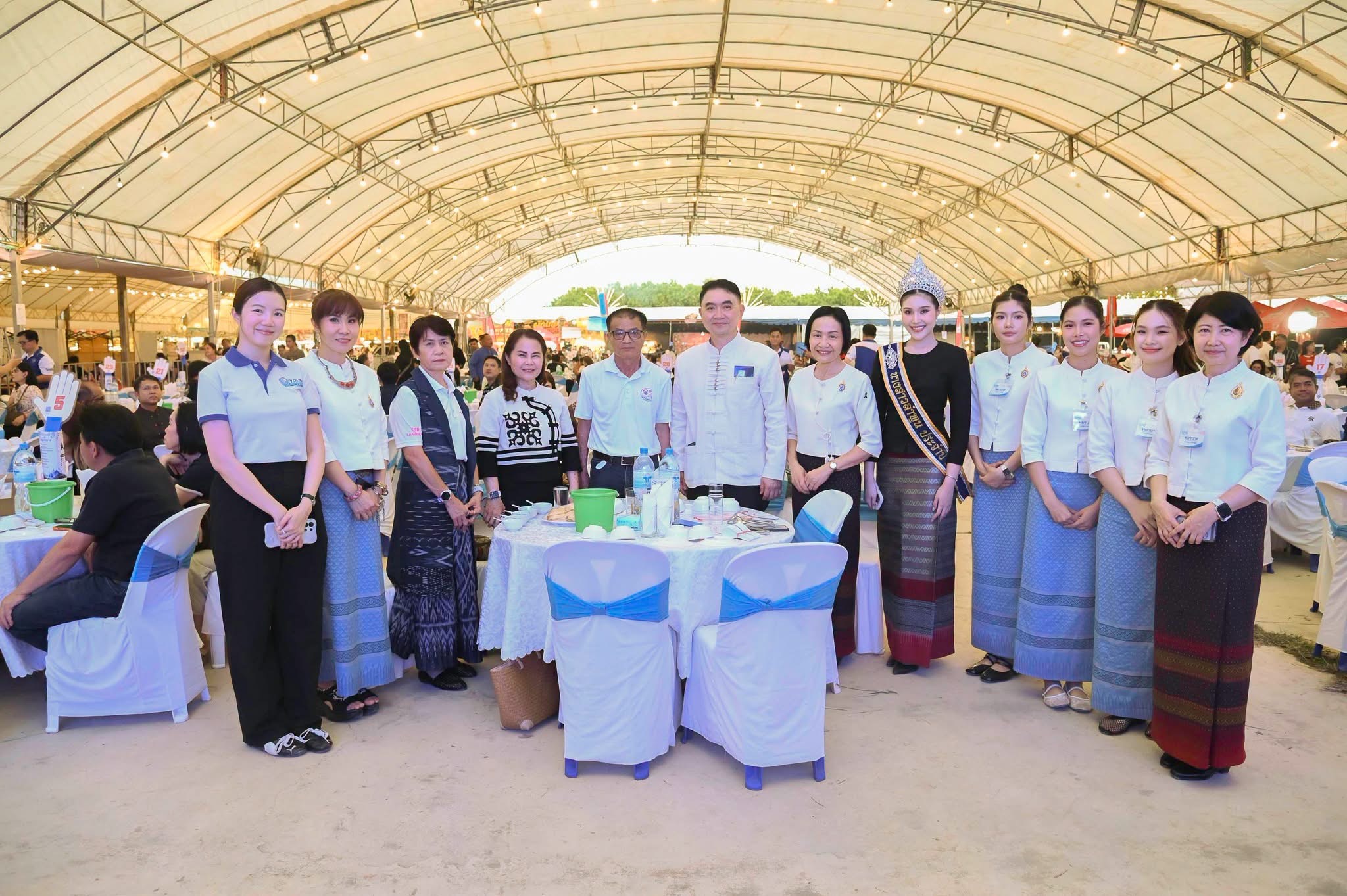 ศูนย์ส่งเสริมความรับผิดชอบต่อสังคมของภาคธุรกิจ จังหวัดลำพูน  นำทีมโดย คุณณรงค์ ธรรมจารี ประธาน CSR LAMPHUN ได้จัดกิจกรรมประมูลลำไยการกุศล  เพื่อจัดซื้